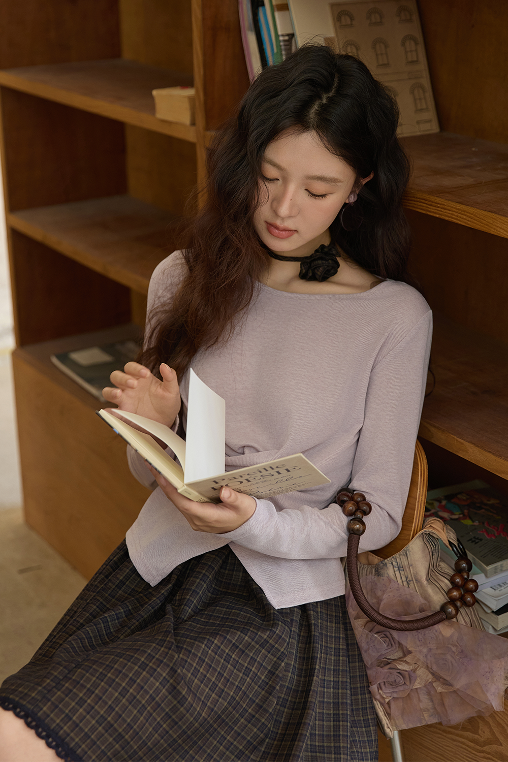 女性のためのニットシャツ