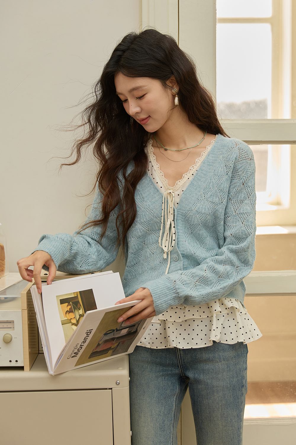 女性のためのニットシャツ