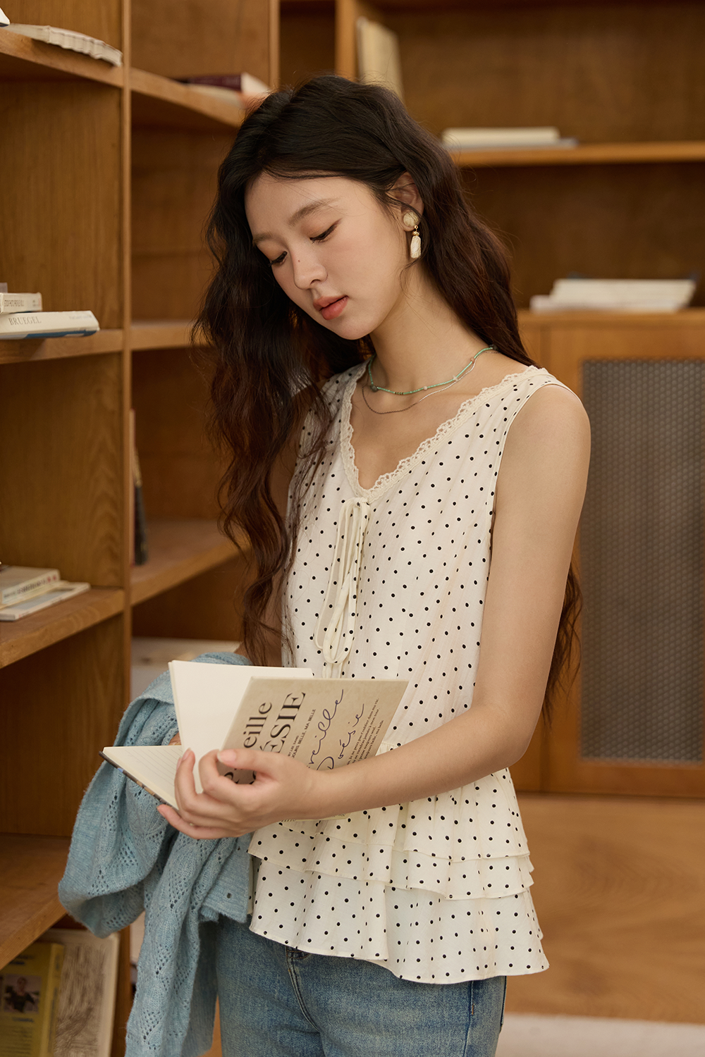 女性のためのノースリーブブラウス