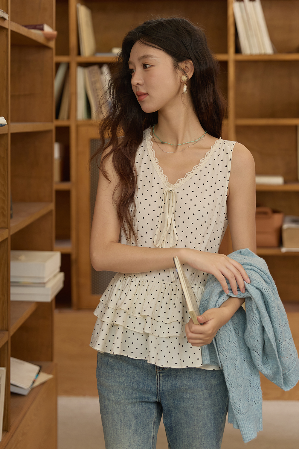 女性のためのノースリーブブラウス