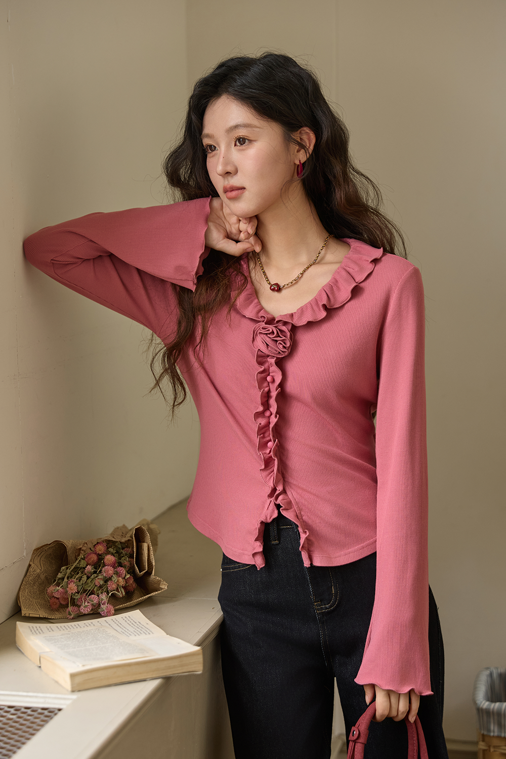 女性のためのニットシャツ