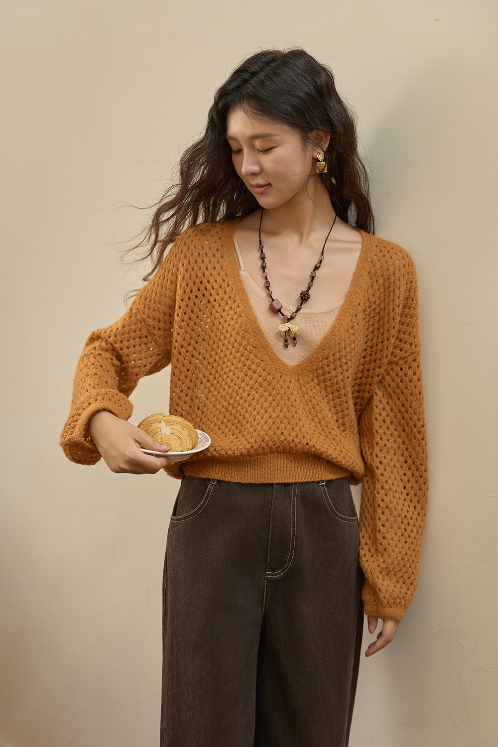 女性のためのニットシャツ