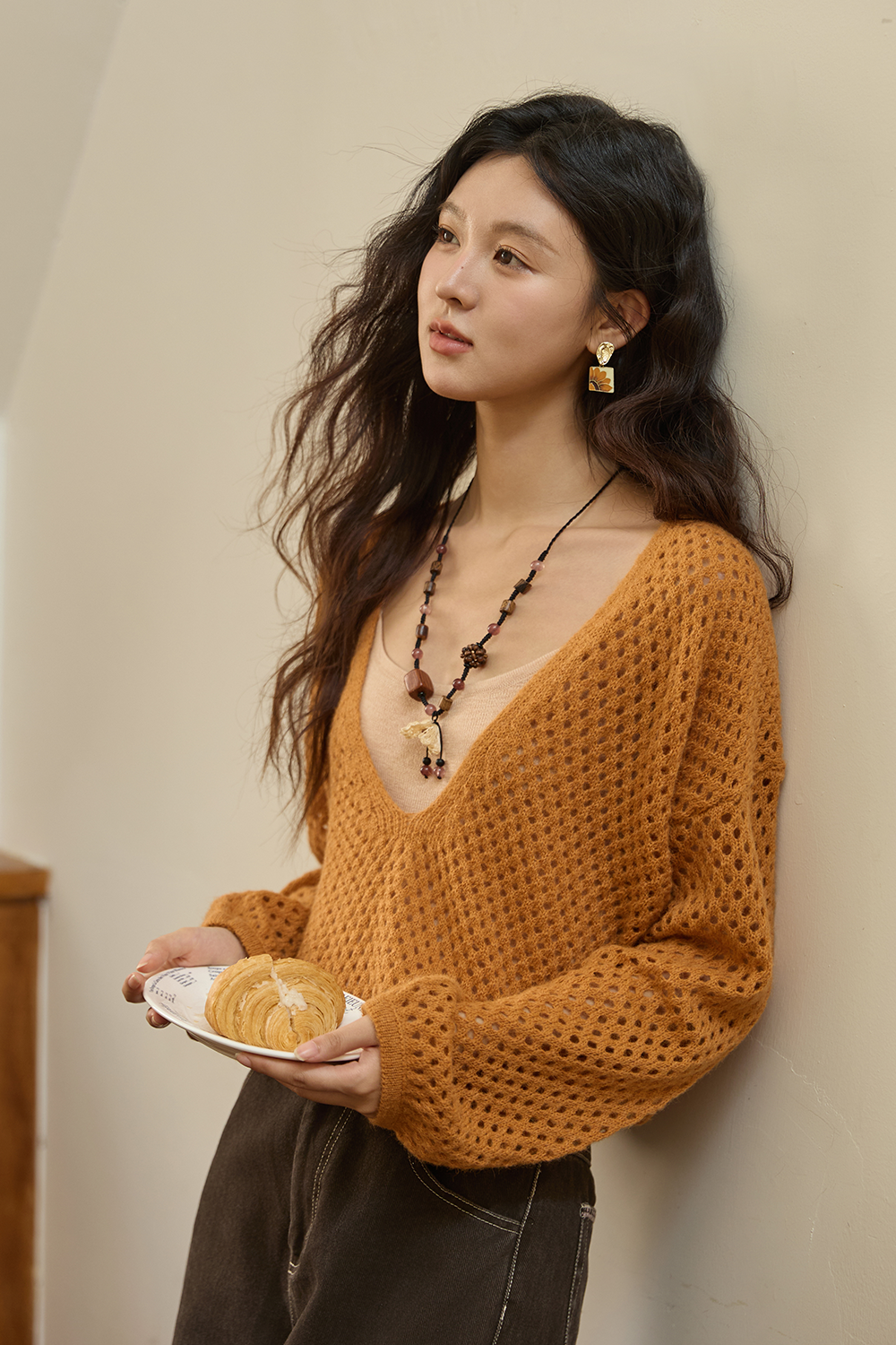 女性のためのニットシャツ