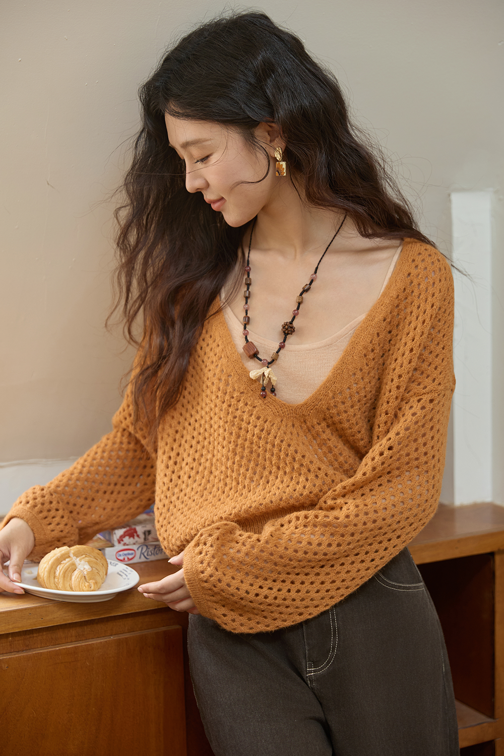女性のためのニットシャツ