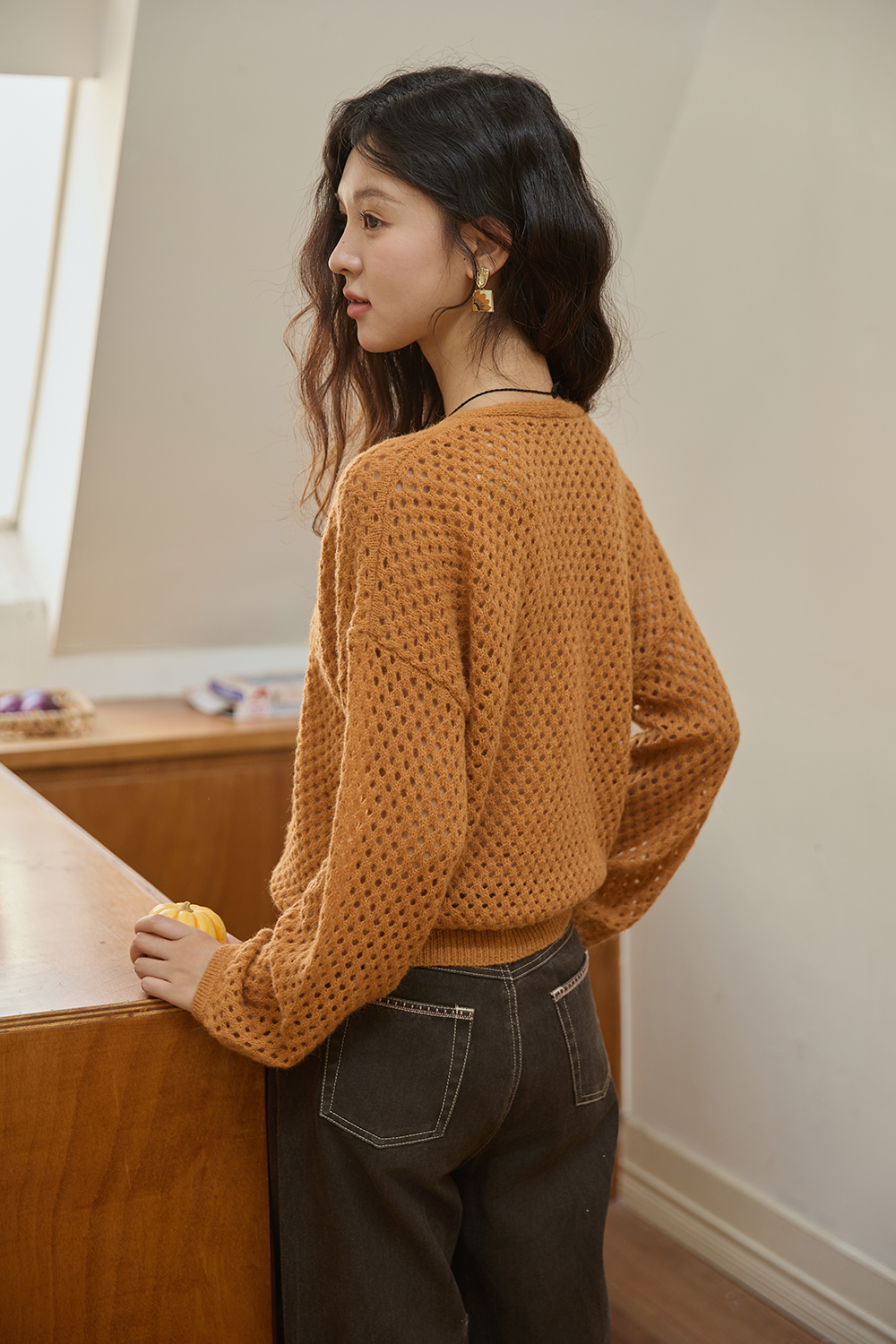 女性のためのニットシャツ