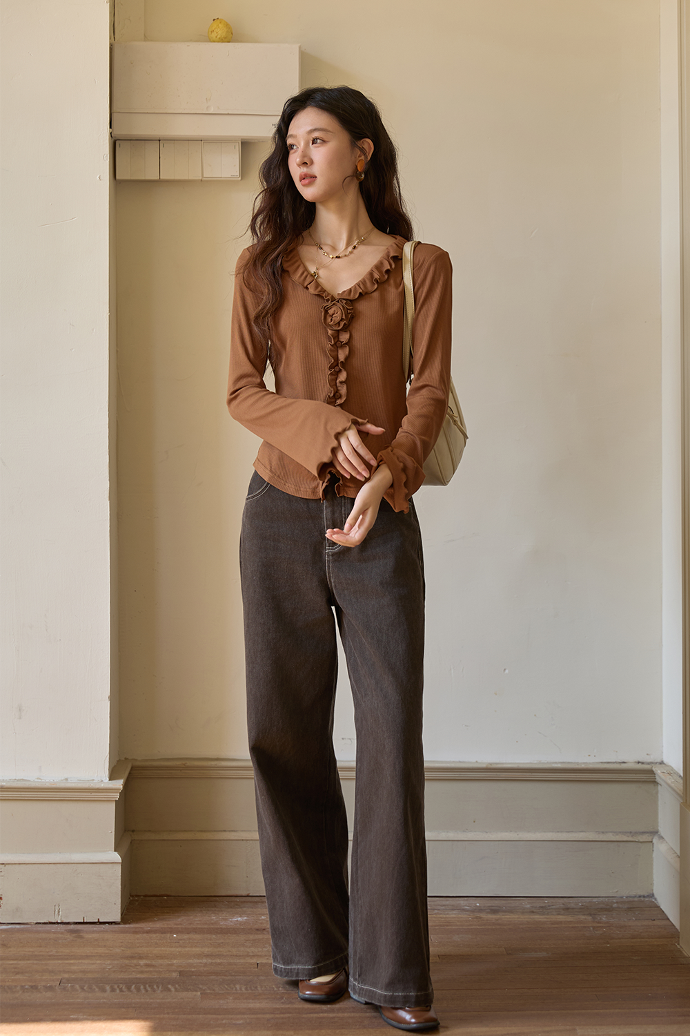 女性のためのニットシャツ
