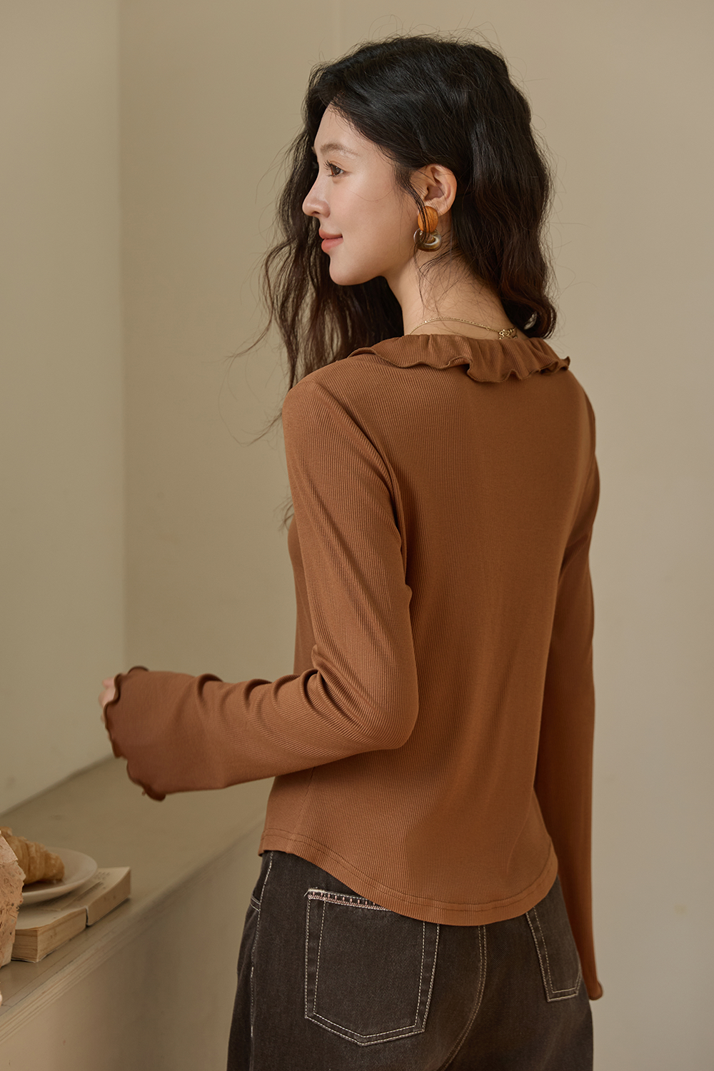女性のためのニットシャツ