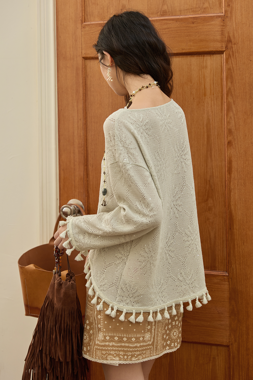 女性のためのニットシャツ