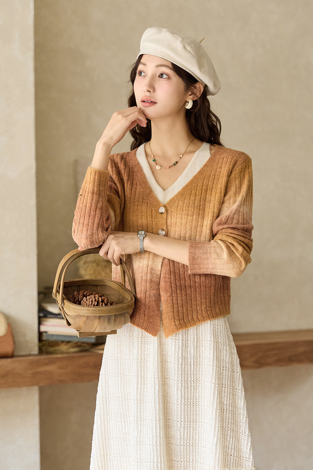 女性のためのニットシャツ