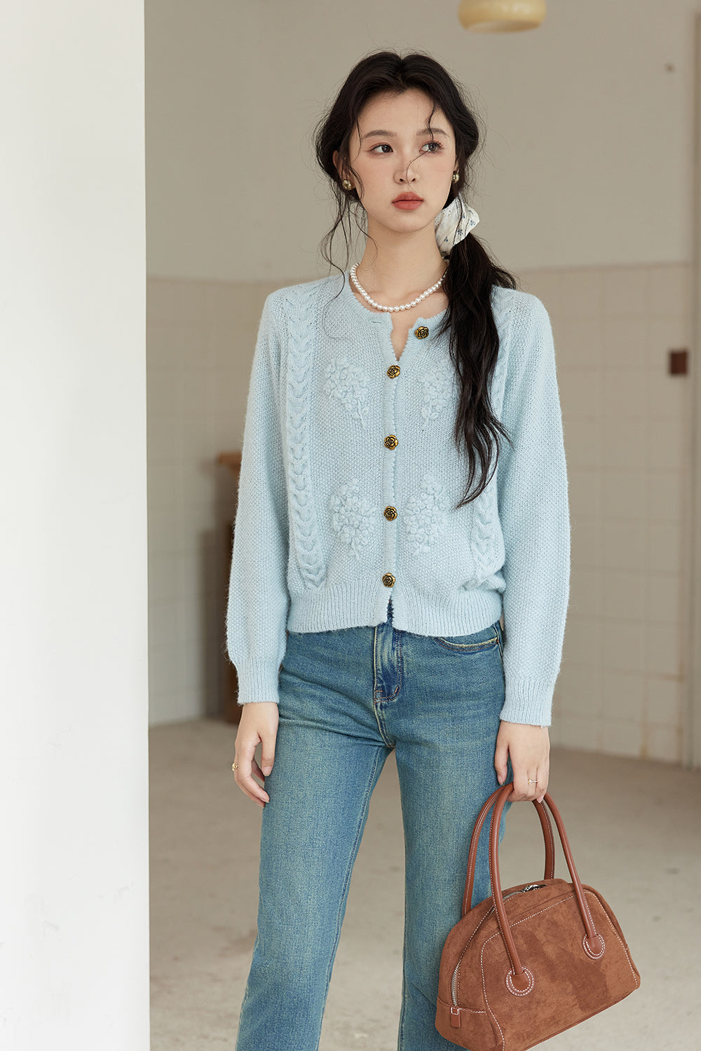 女性のためのニットシャツ