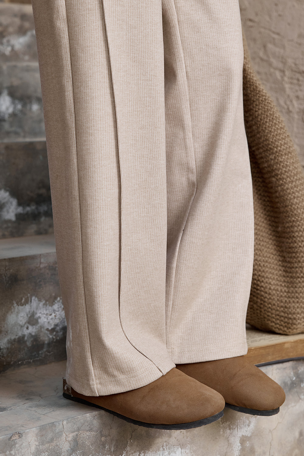 Celana Lurus untuk Wanita