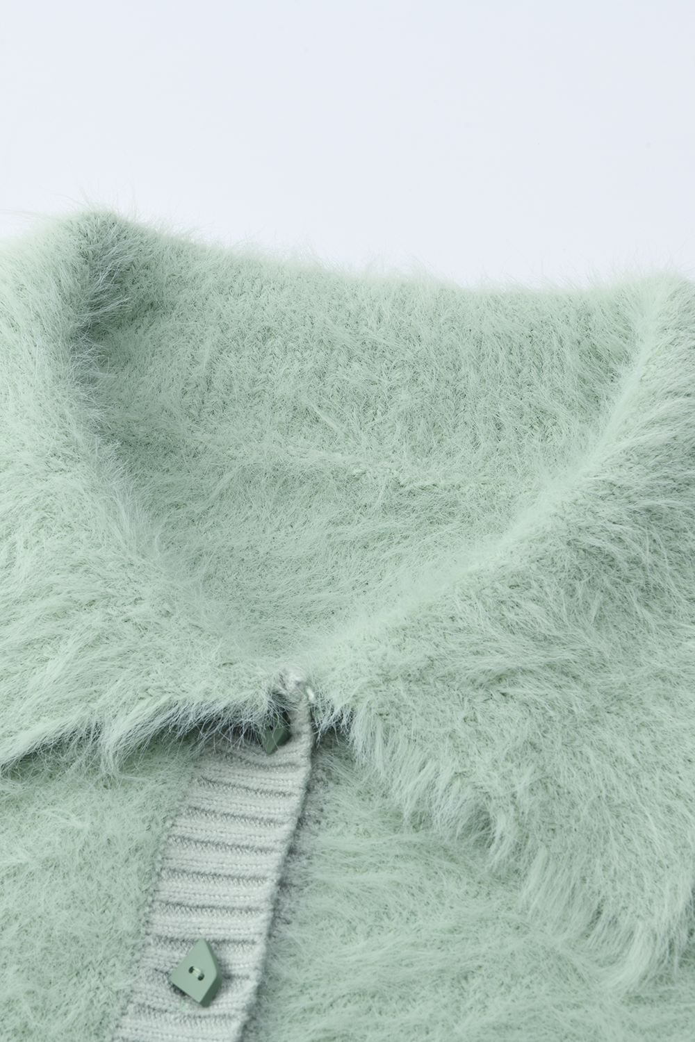 女性のためのニットシャツ