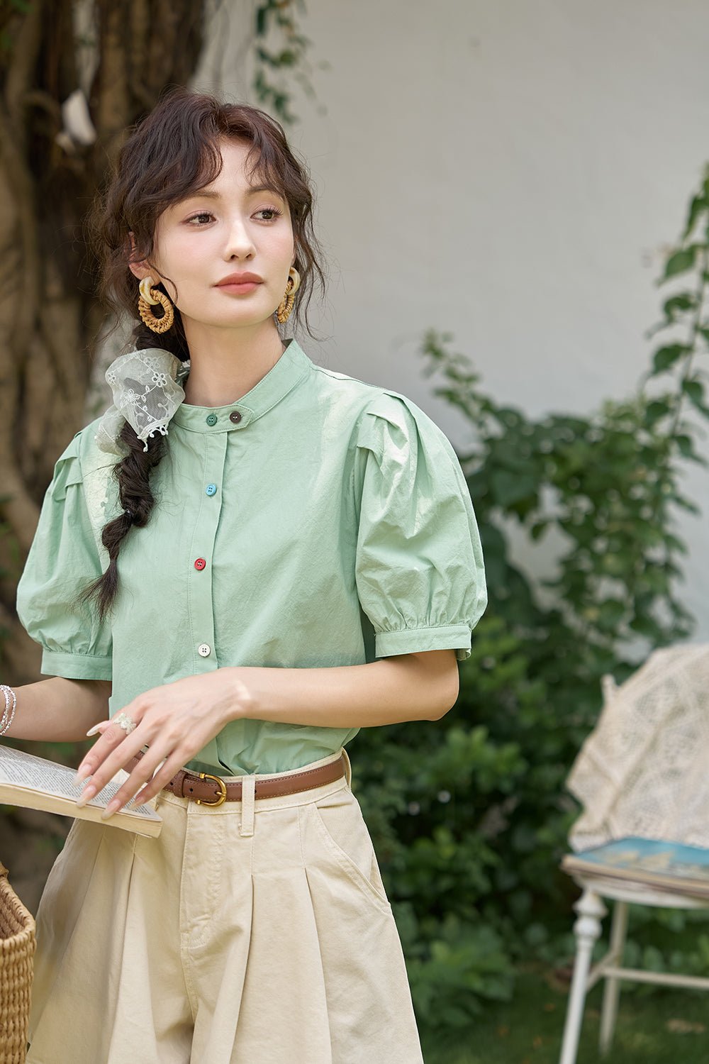 女性のためのパフスリーブブラウス