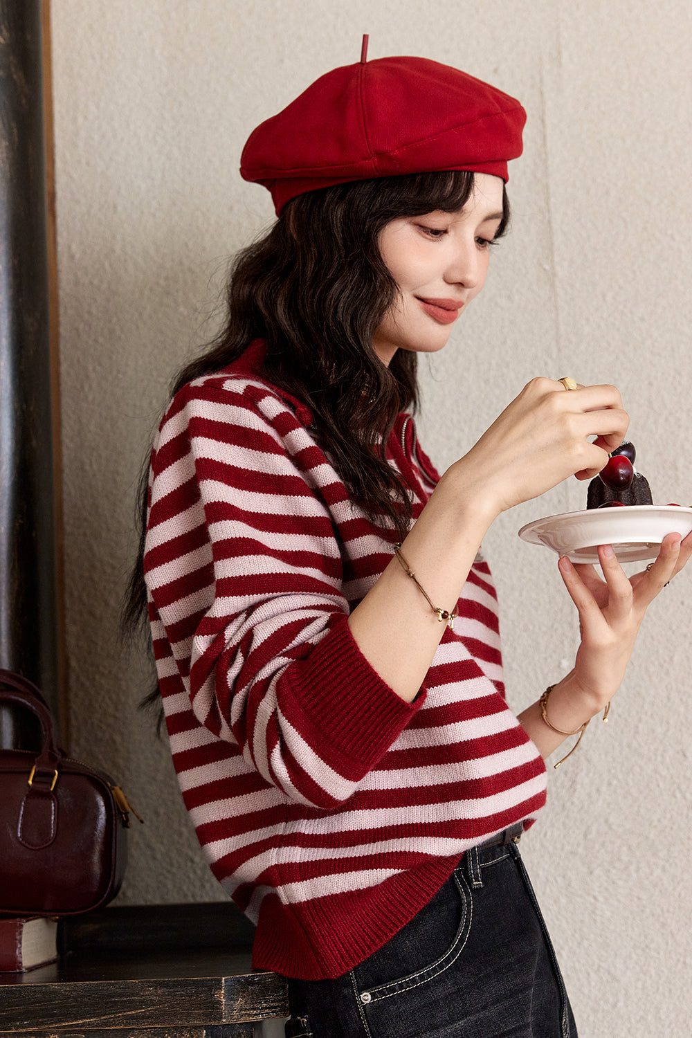 女性のためのニットシャツ