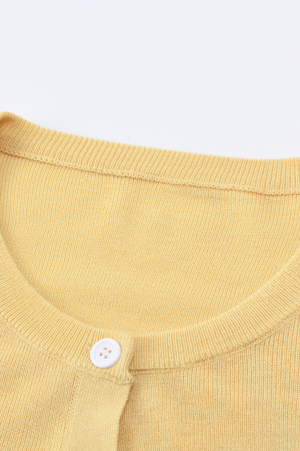 女性のためのニットシャツ