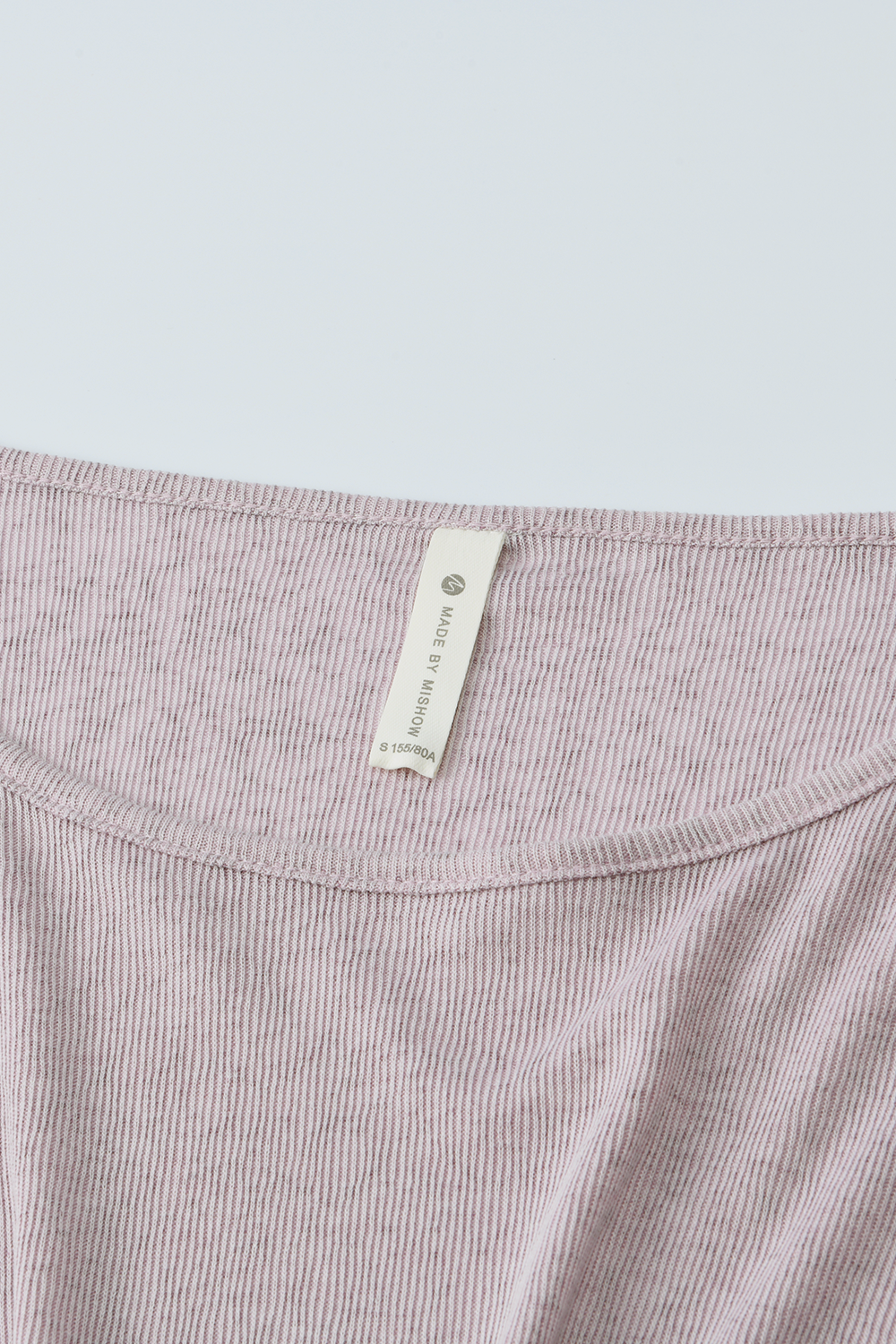 女性のためのニットシャツ