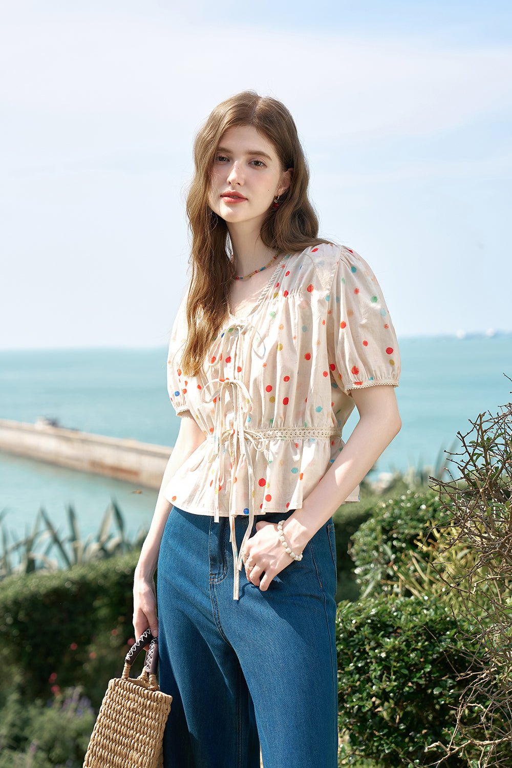 เสื้อเบลาส์แขนพองลายจุดสีสันสดใสสำหรับผู้หญิง