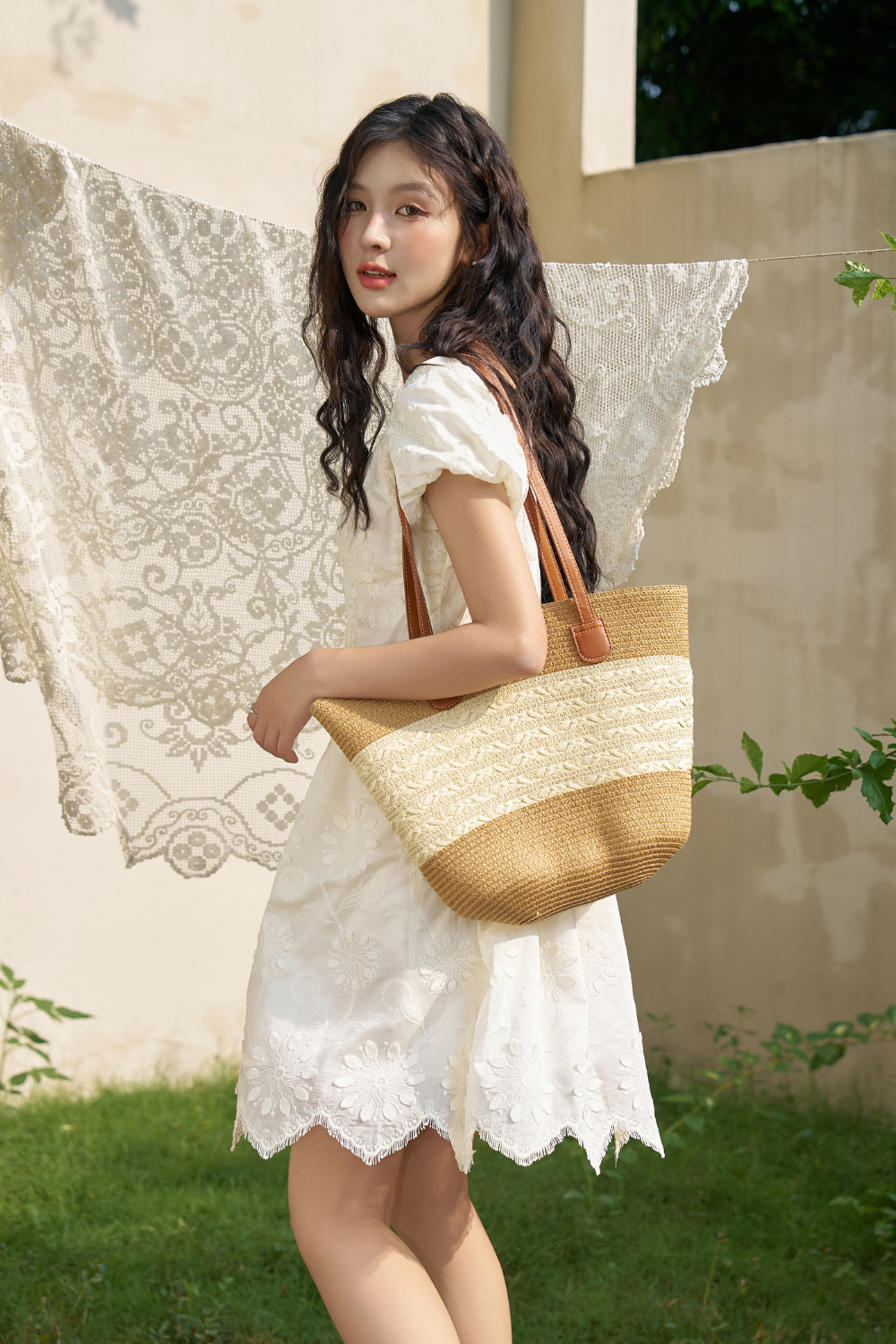 Gaun Midi Padat yang Elegan untuk Wanita