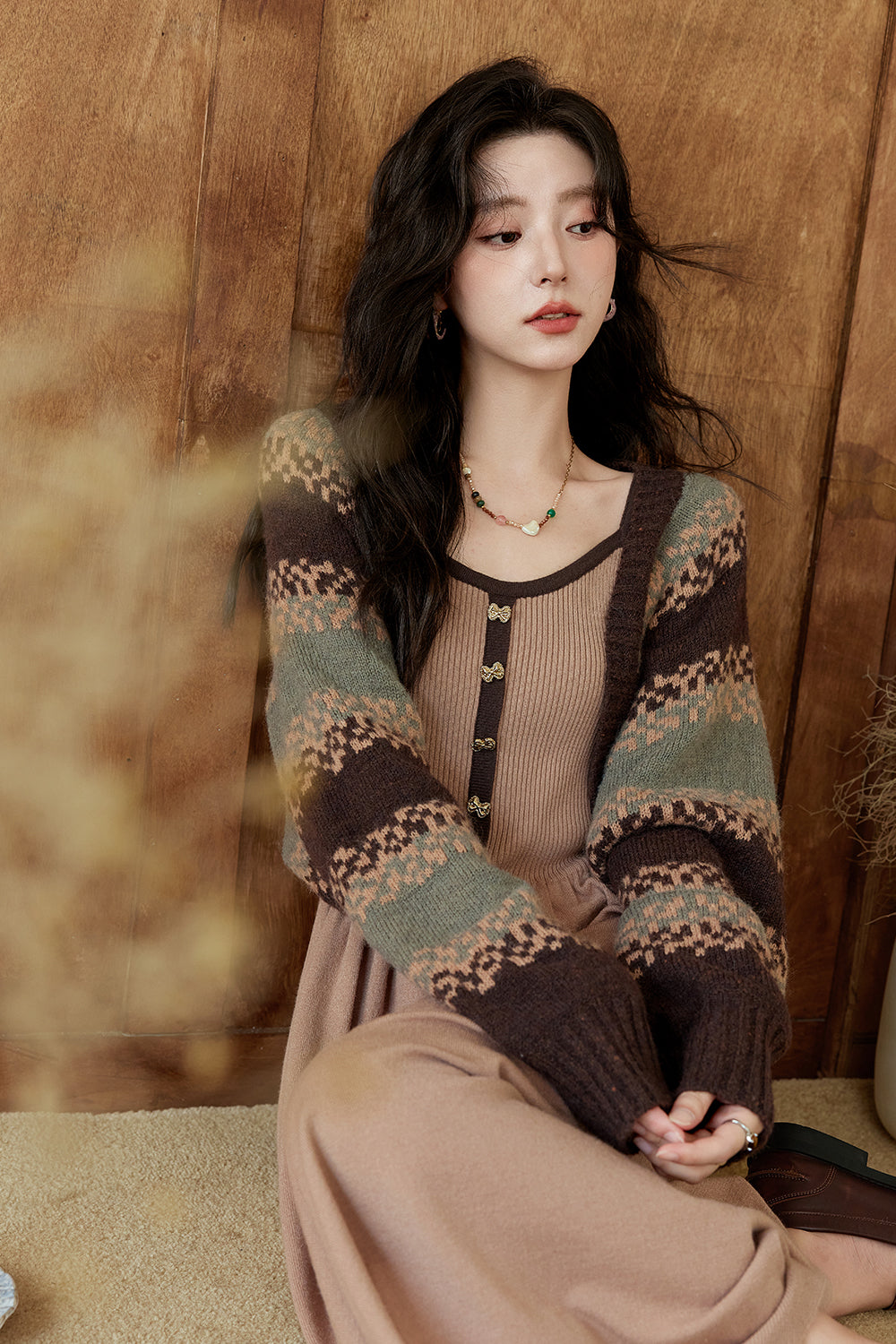 ชุดเดรสสายเดี่ยวและเสื้อโค้ท ขายแยกกัน