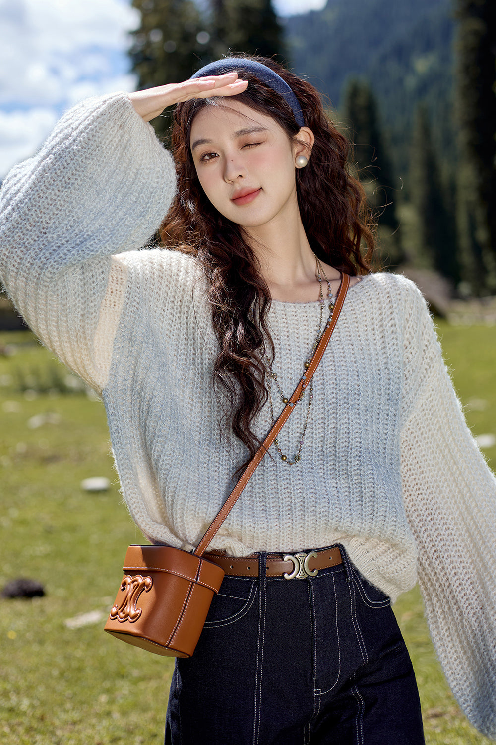 女性のためのニットシャツ