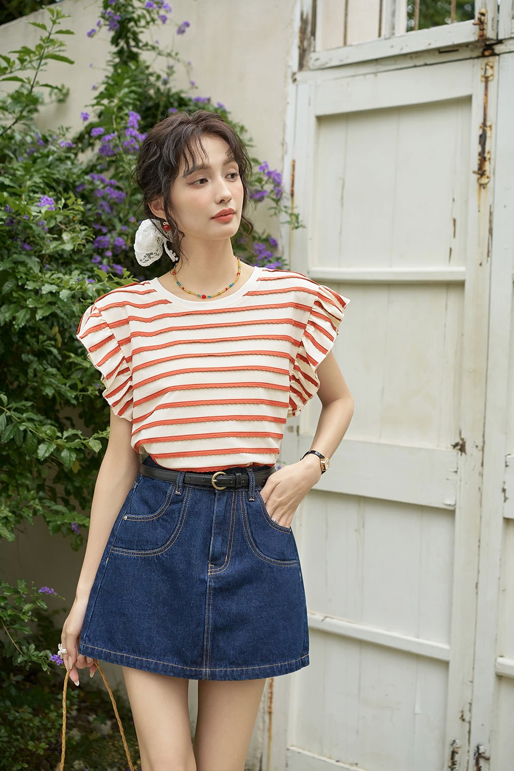 เสื้อยืดลายทางสีแดงสำหรับผู้หญิง