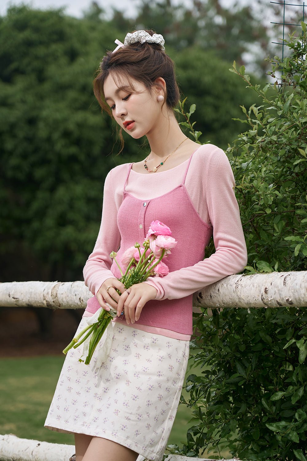 Bộ đồ vest áo dây và áo phông