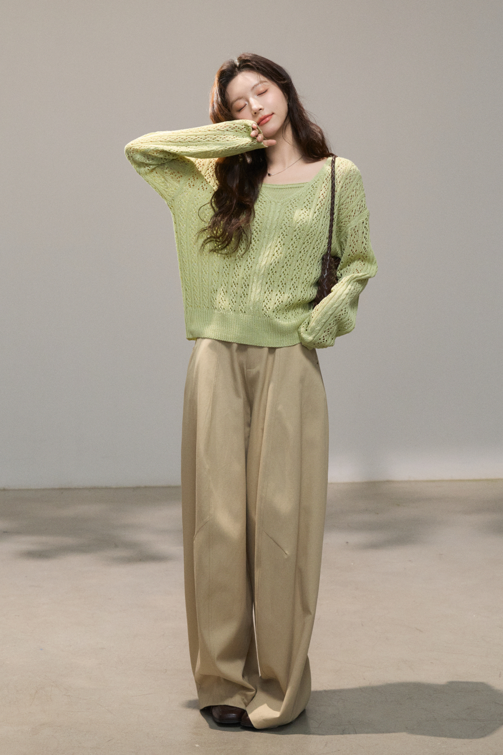 女性のためのニットシャツ