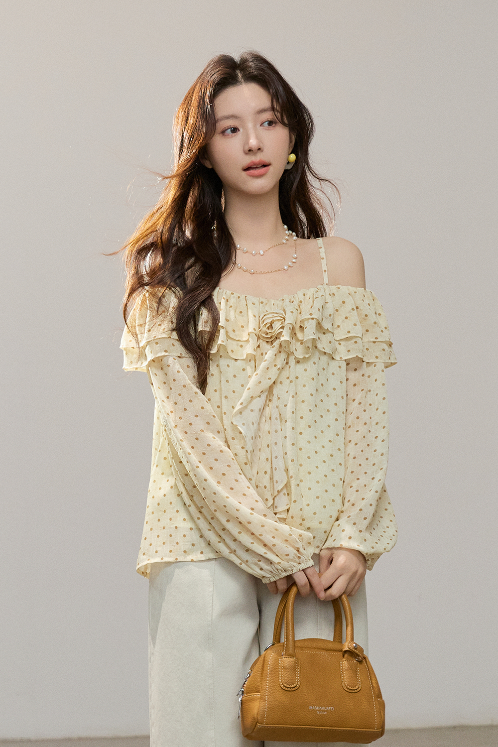 เสื้อเบลาส์สำหรับผู้หญิง