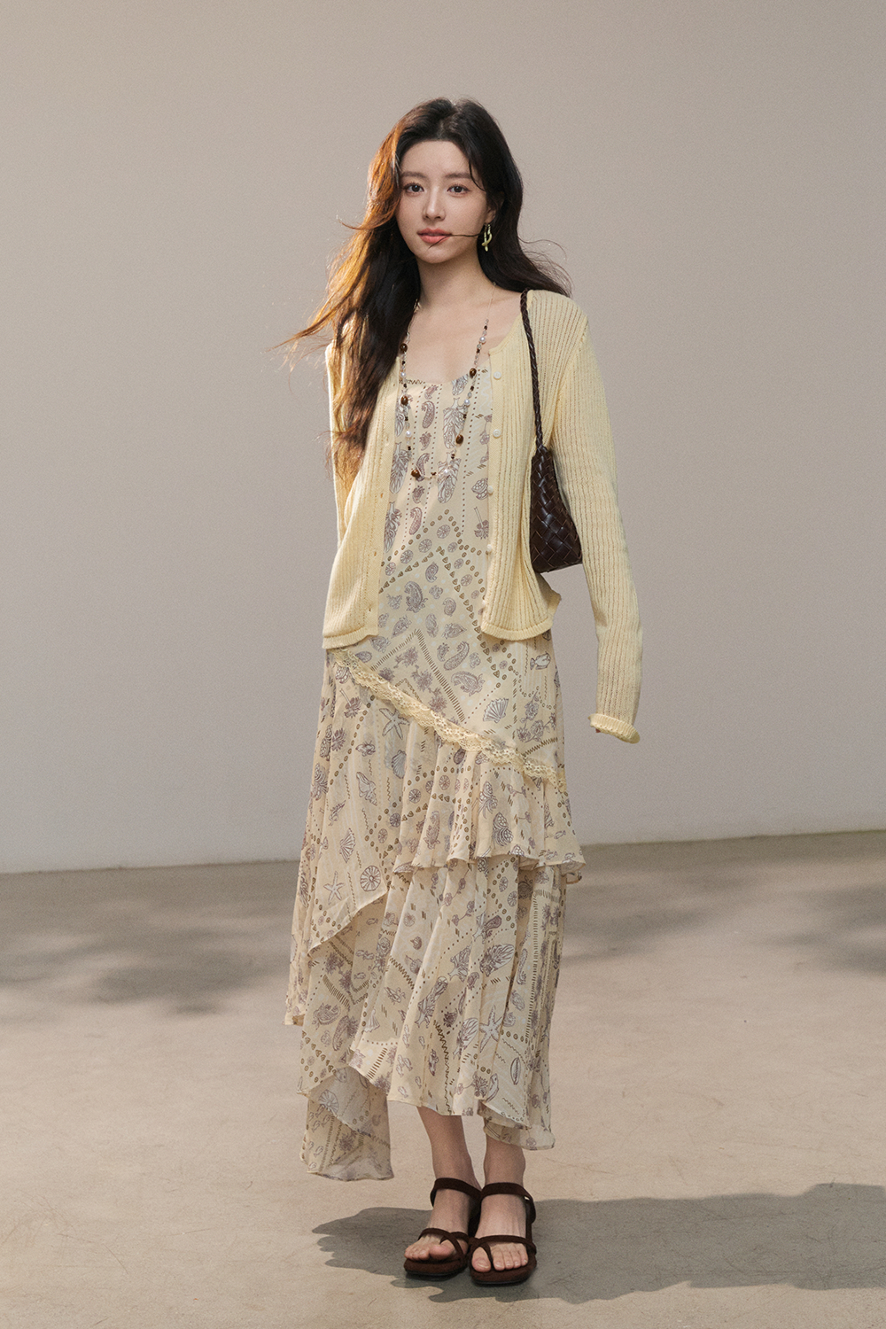 ชุดเดรสสายเดี่ยวสำหรับผู้หญิง