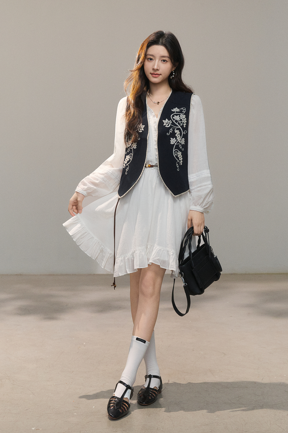 Bộ vest và váy được bán riêng