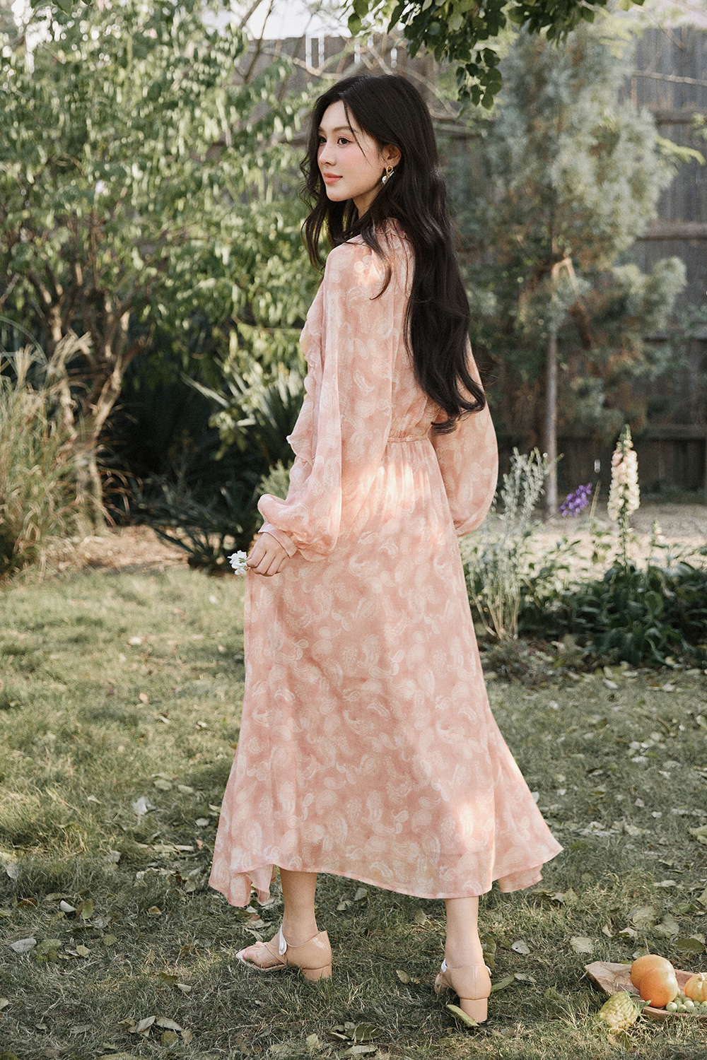 ชุดเดรสยาวสำหรับผู้หญิง