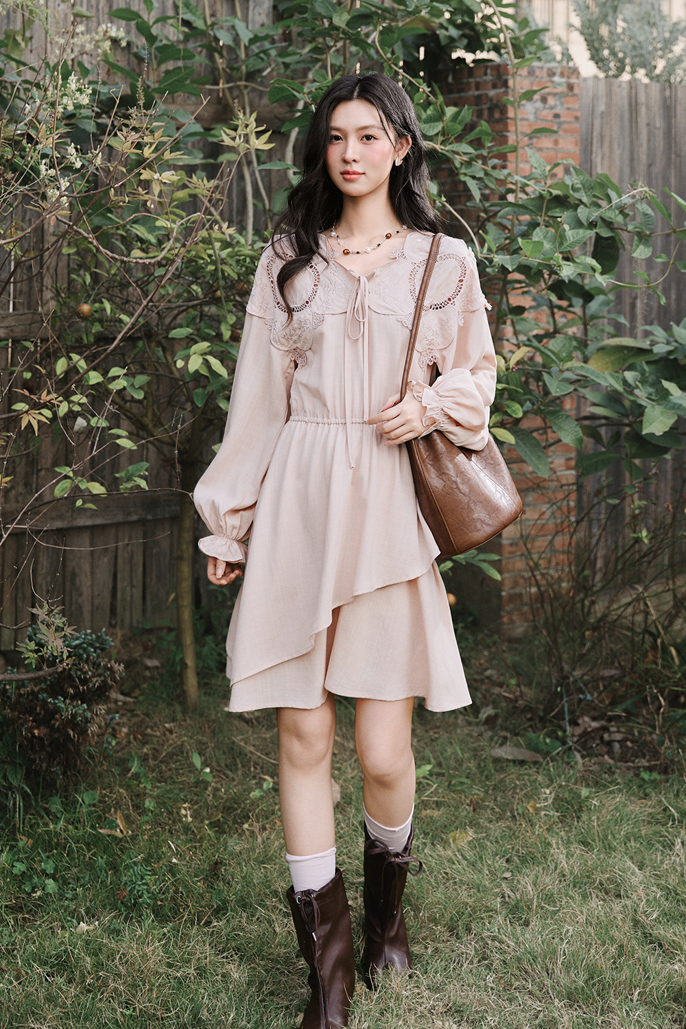 ชุดเดรสยาวปานกลางทรงเอสำหรับผู้หญิง