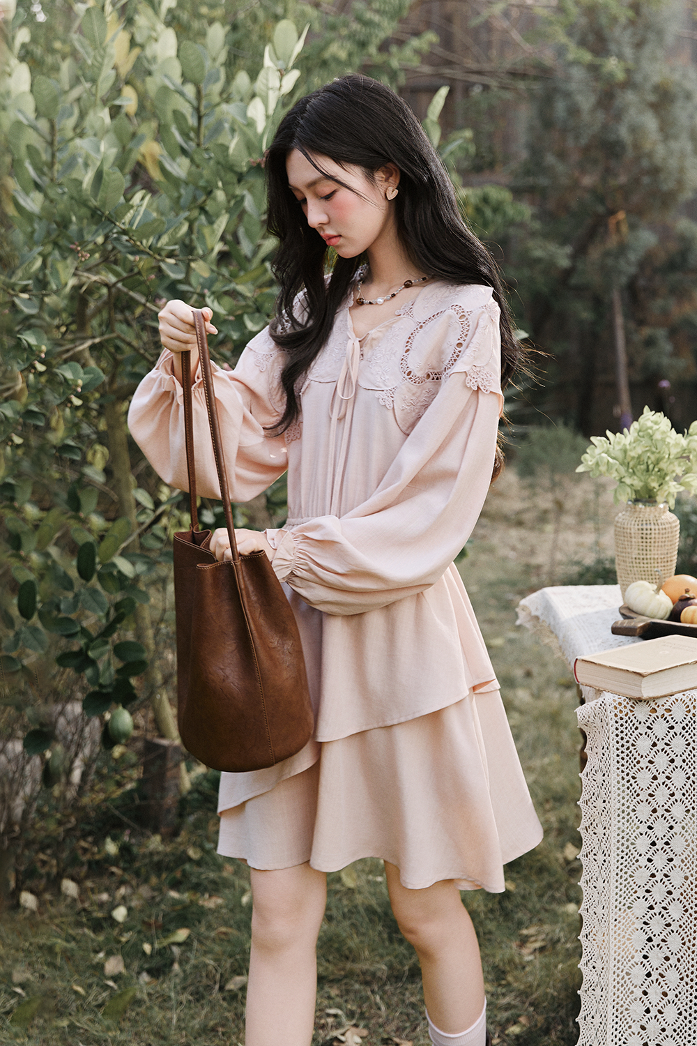 ชุดเดรสยาวปานกลางทรงเอสำหรับผู้หญิง