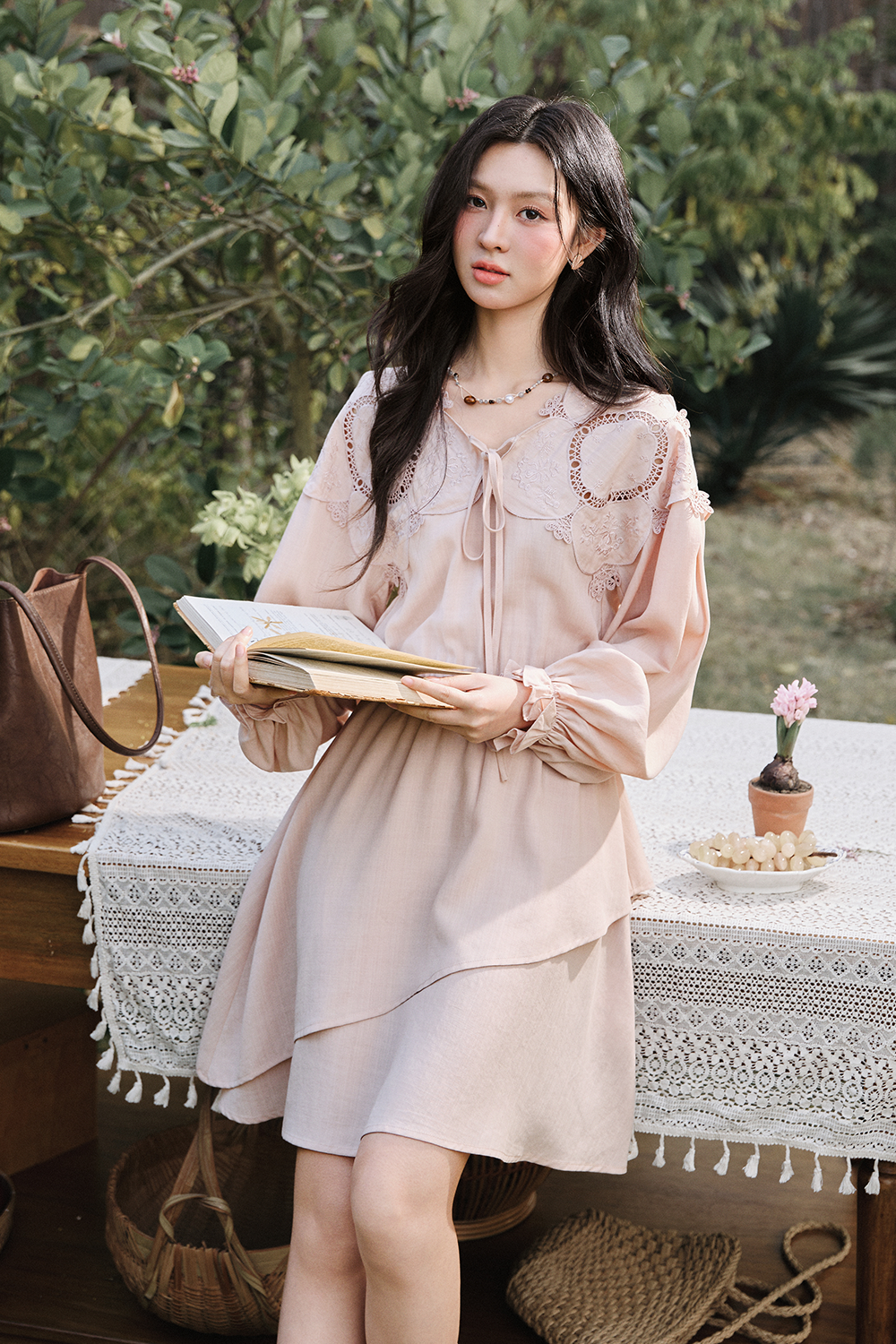 ชุดเดรสยาวปานกลางทรงเอสำหรับผู้หญิง