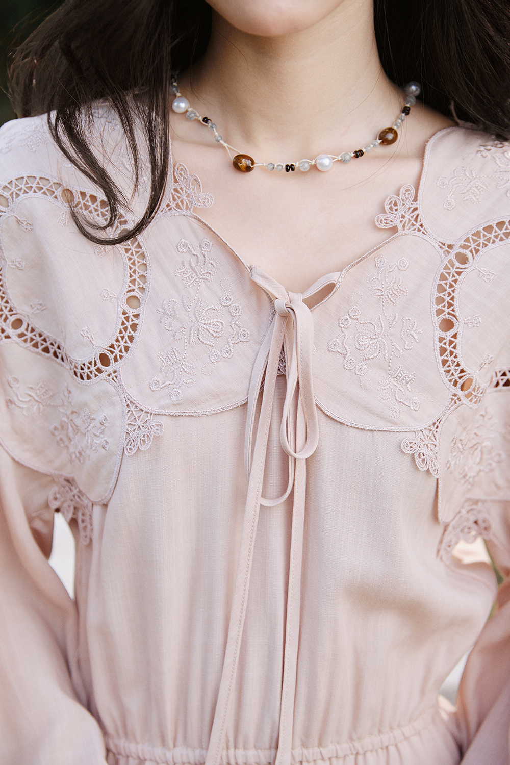 ชุดเดรสยาวปานกลางทรงเอสำหรับผู้หญิง