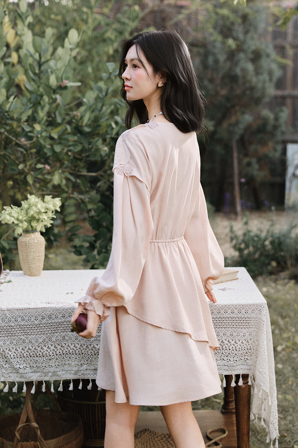 ชุดเดรสยาวปานกลางทรงเอสำหรับผู้หญิง