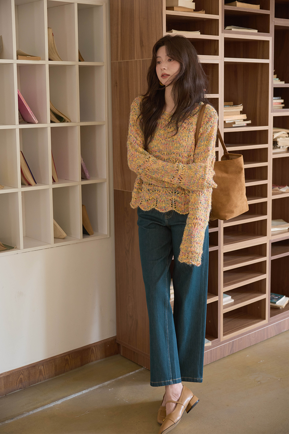 女性のためのニットシャツ