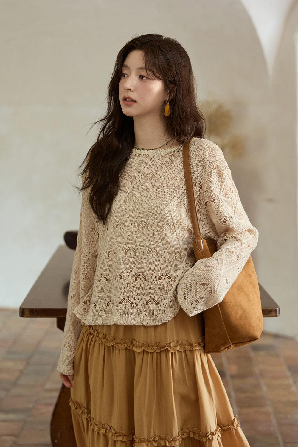 女性のためのニットシャツ