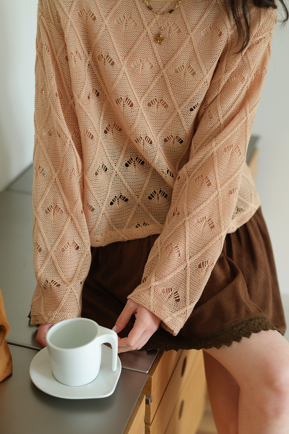 女性のためのニットシャツ