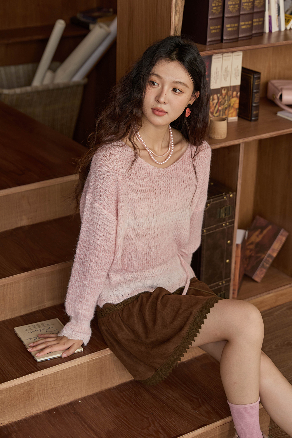 女性のためのニットシャツ