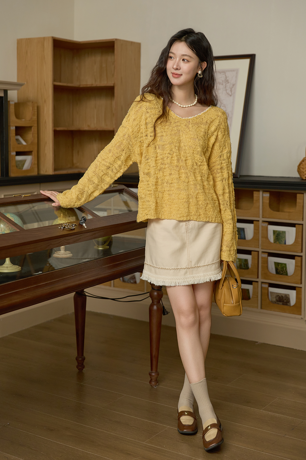 女性のためのニットシャツ