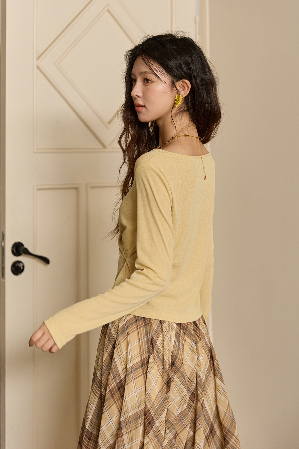 女性のためのニットシャツ