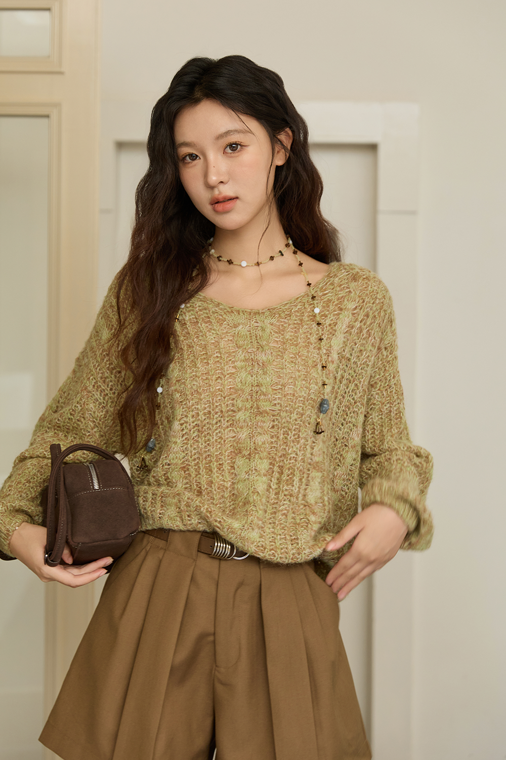 女性のためのニットシャツ