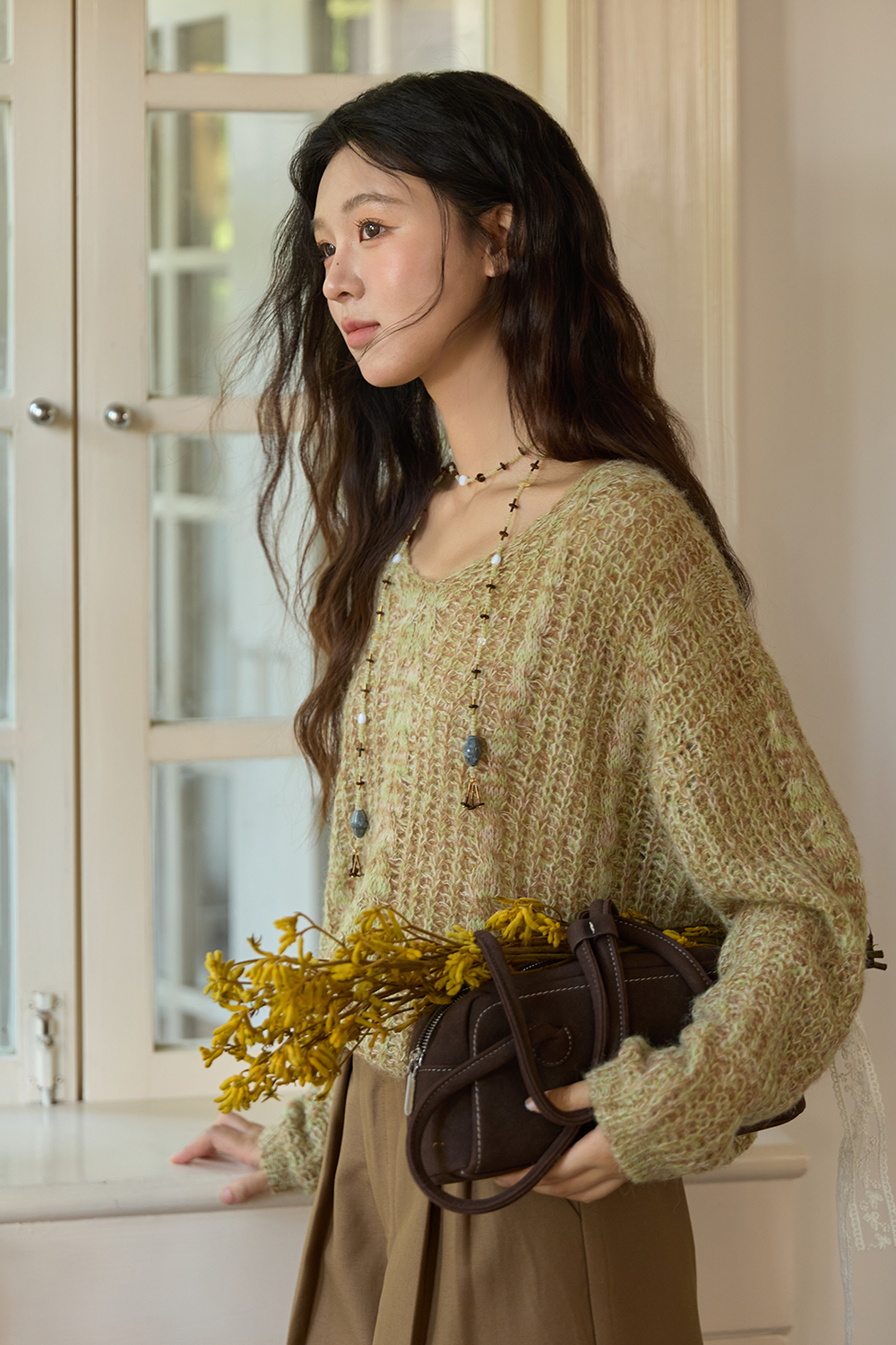 女性のためのニットシャツ