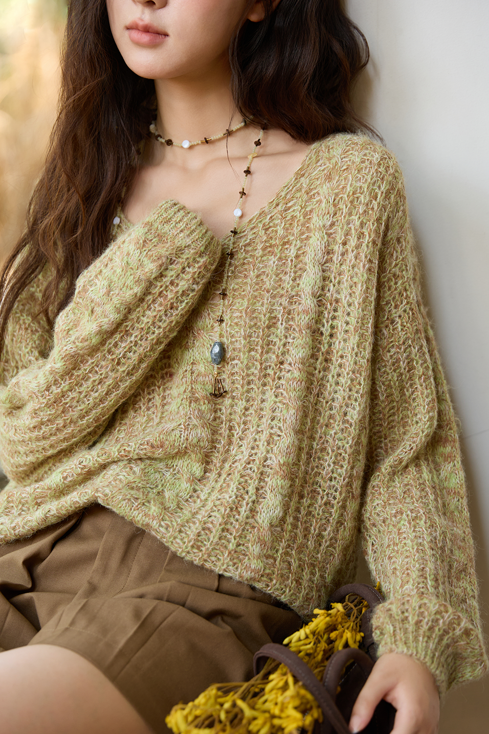 女性のためのニットシャツ