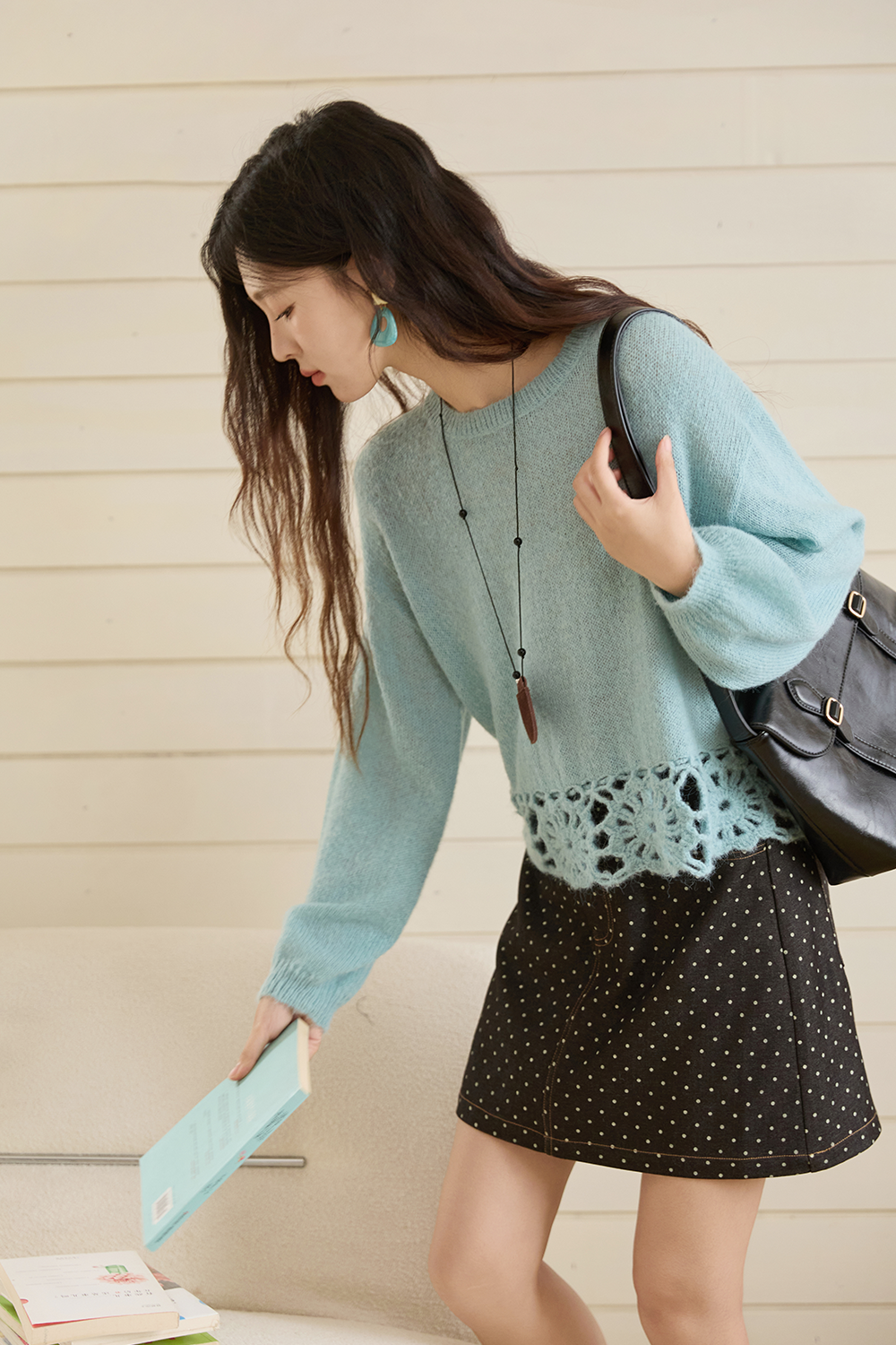 女性のためのニットシャツ