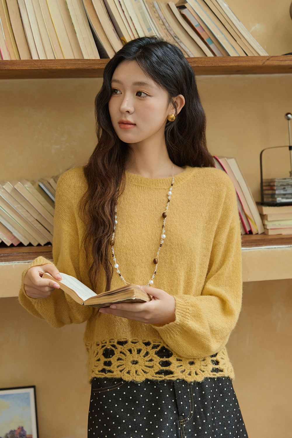 女性のためのニットシャツ