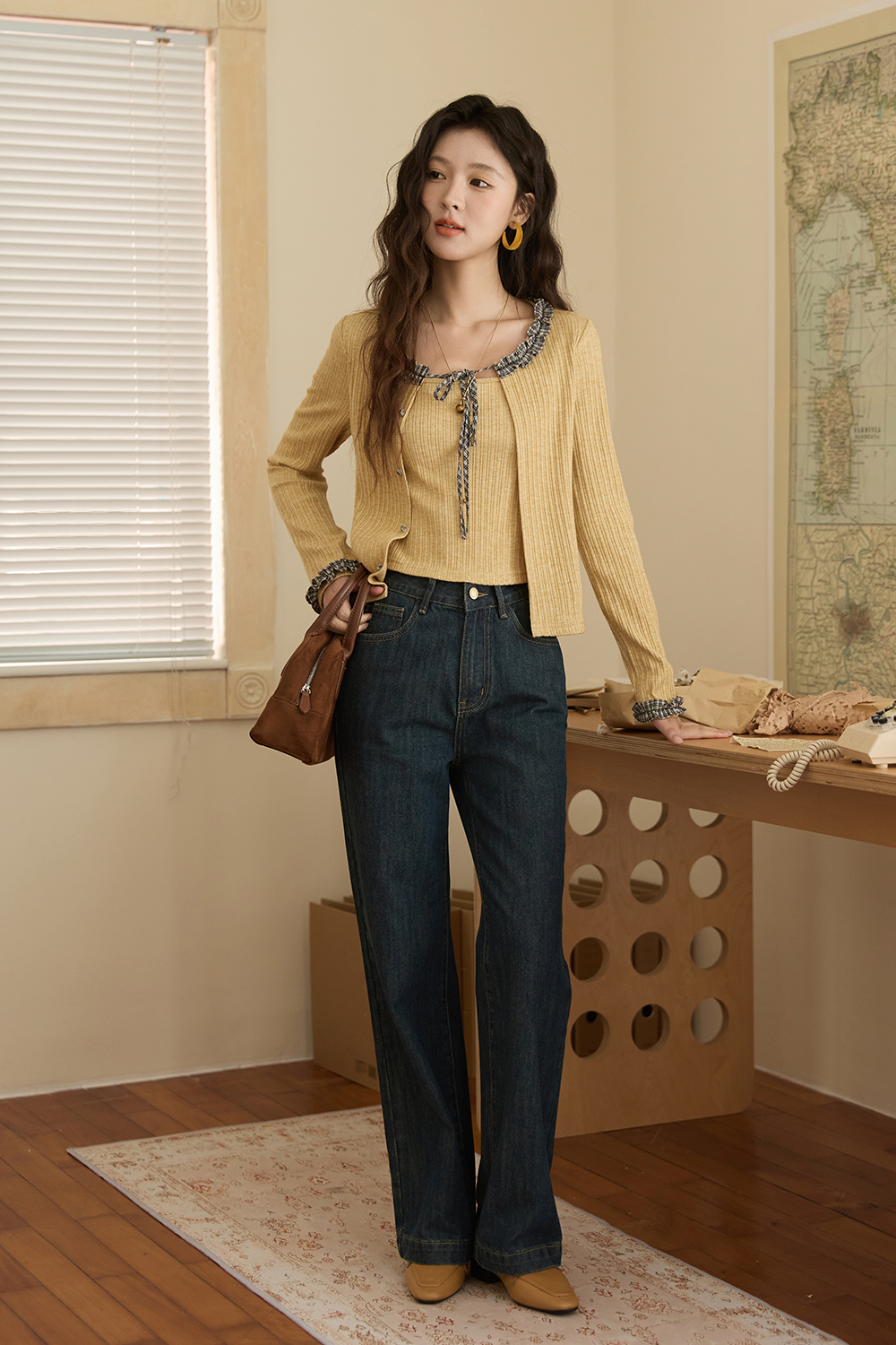 女性のためのニットシャツ