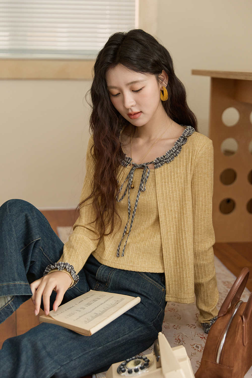 女性のためのニットシャツ