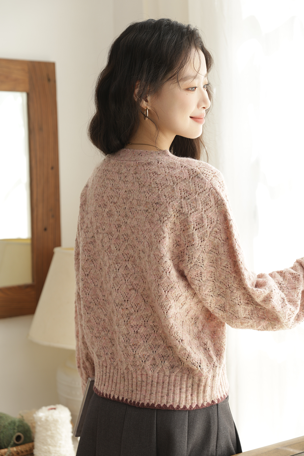 女性のためのニットシャツ
